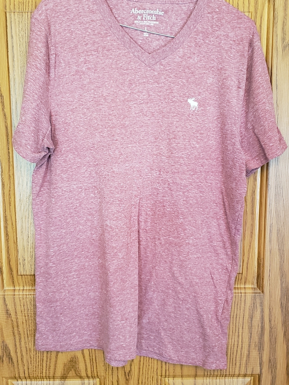 Abercrombie & Fitch Men's Heather Rose V-Neck Tee. Large